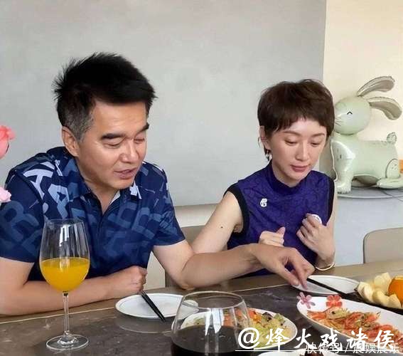 许亚军美国陪子用餐!儿子称父亲从未缺位,缺席葬礼为何? 许亚军美国陪子用餐!儿子称父亲从未缺位,缺席葬礼为何?